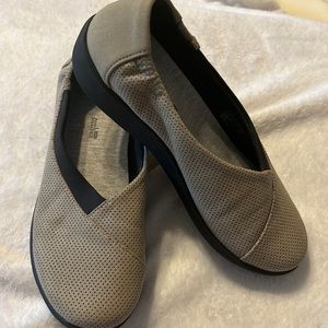 Clark’s cloud steppers stone slip on comfort laser cut microsuede